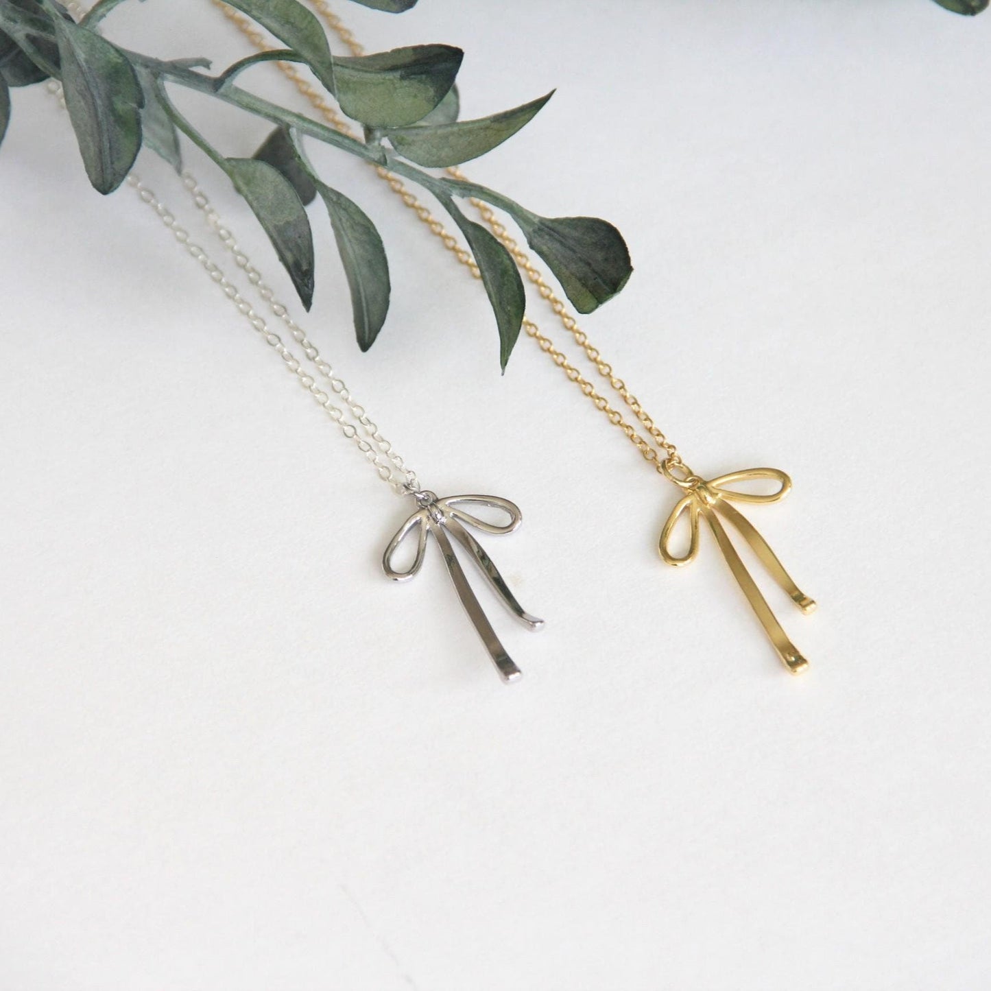Bow Necklace
