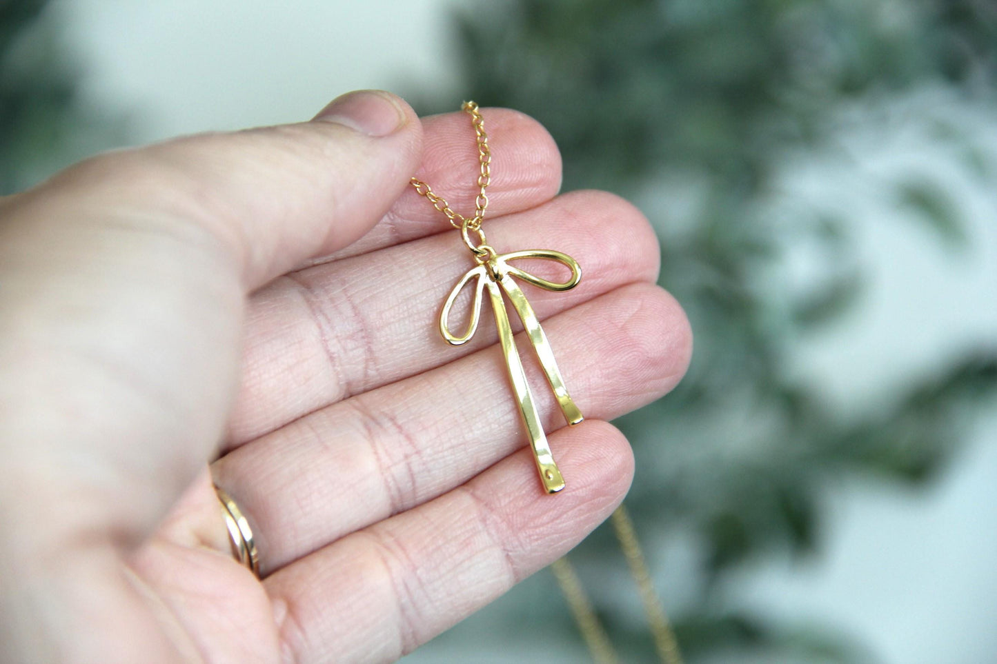 Bow Necklace