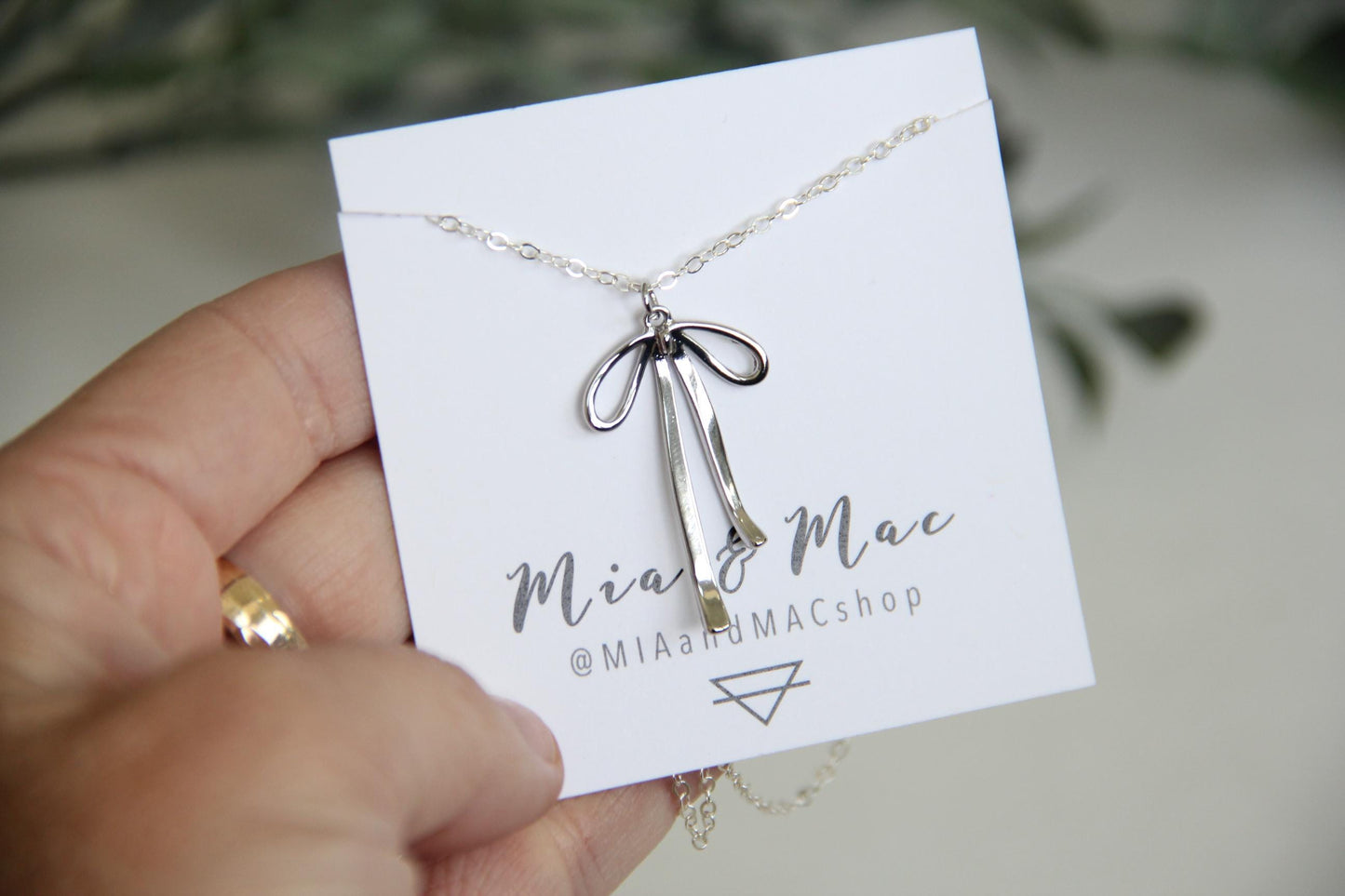 Bow Necklace
