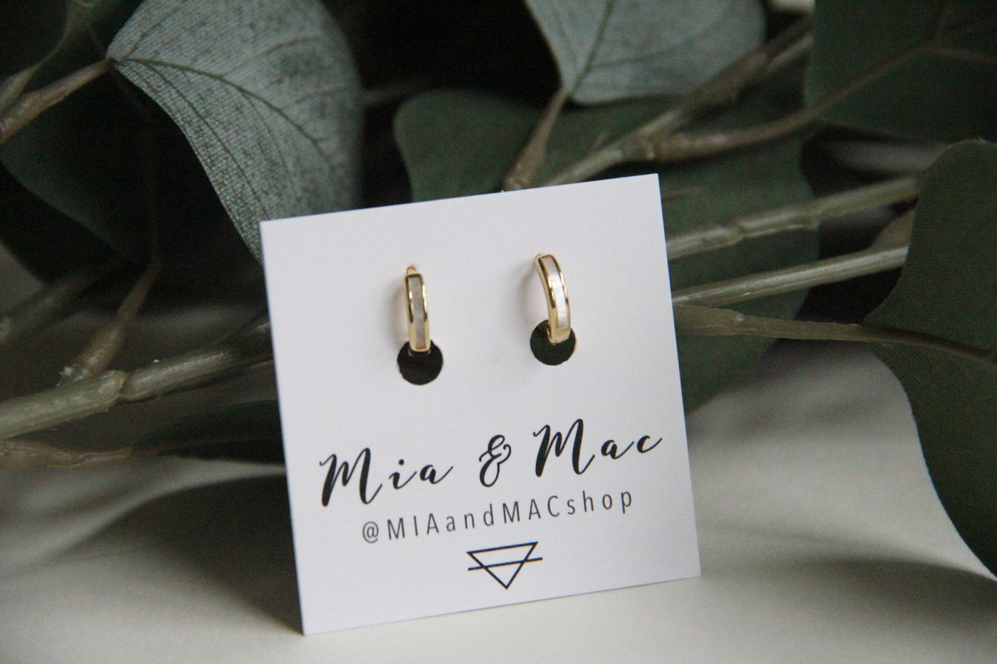 Shell Pearl Lined Huggie