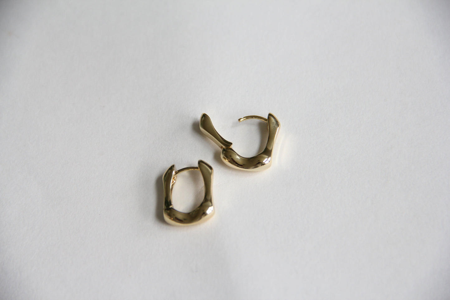 Geometric Molten Oblong Huggies