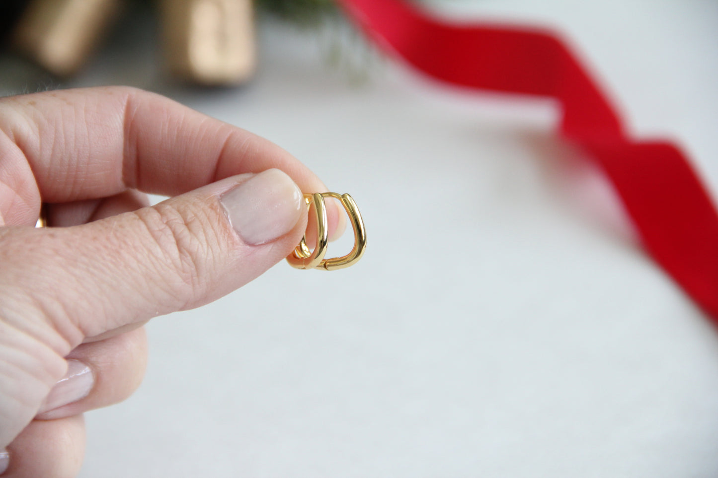 U-Shaped Oval Minimalist Huggies