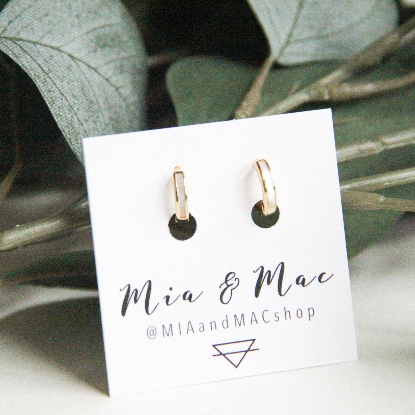 Shell Pearl Lined Huggie