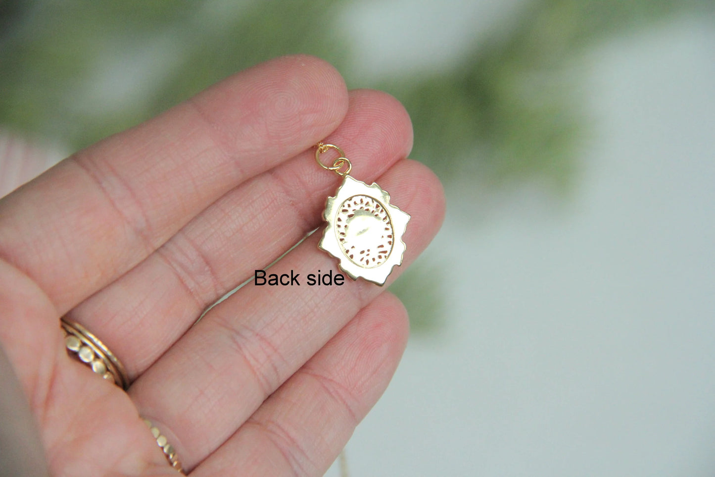 Gold Pendant Necklace